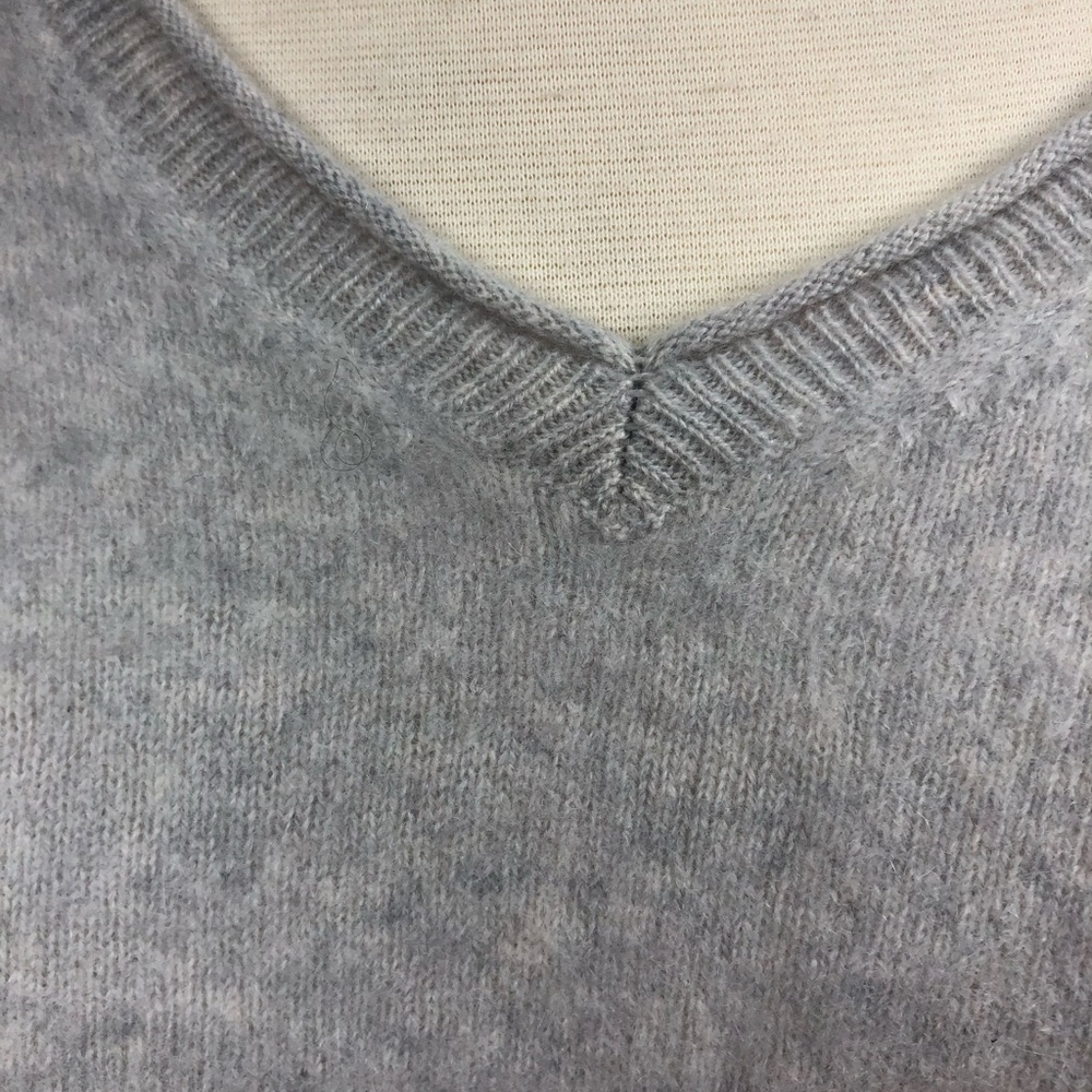 Saks Fifth Ave Grey Cashmere‎ Sweater - Picture 4 of 8